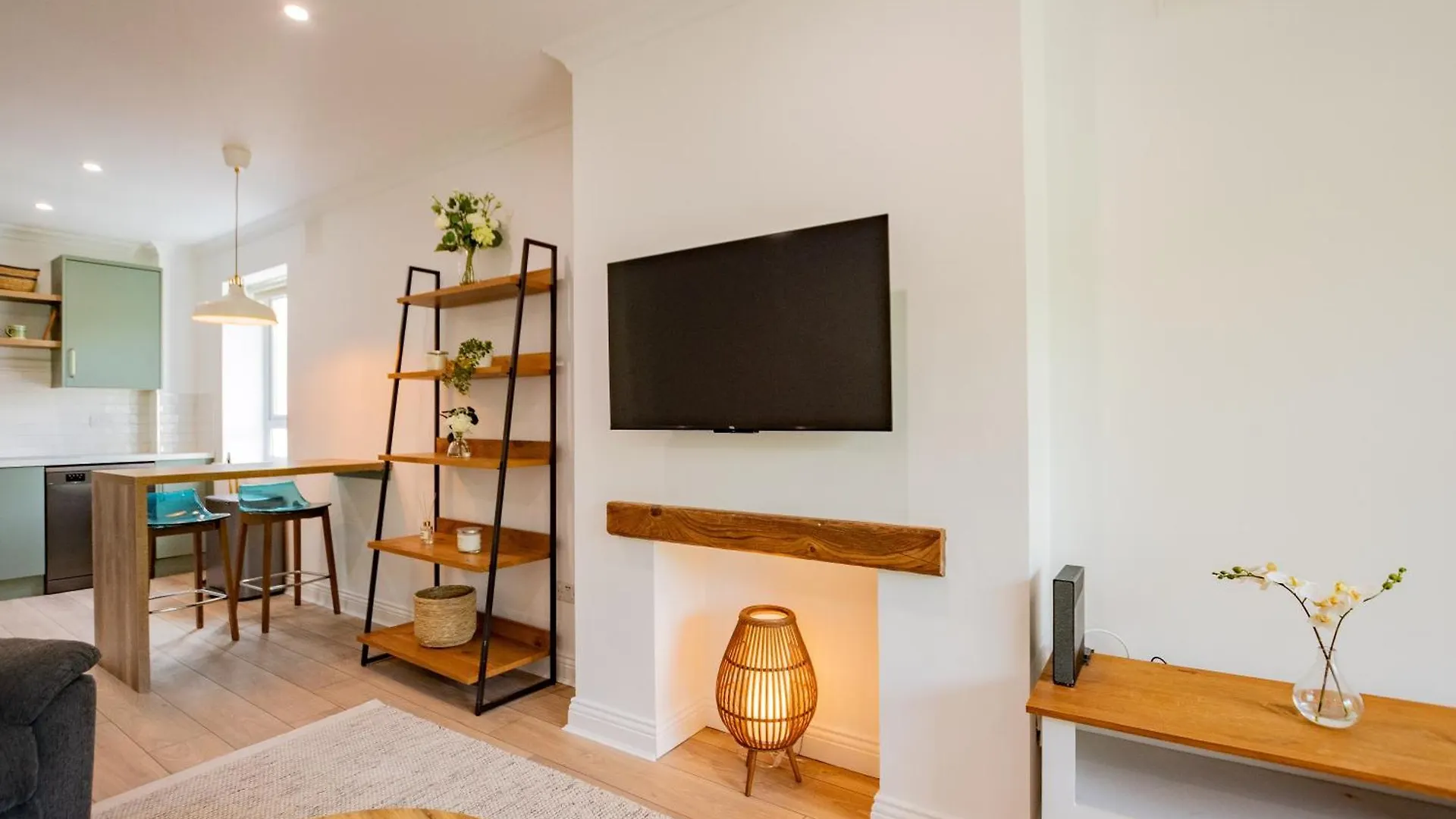 Simply Stunning 3 Bed Apartment With Free Parking Galway 0*,