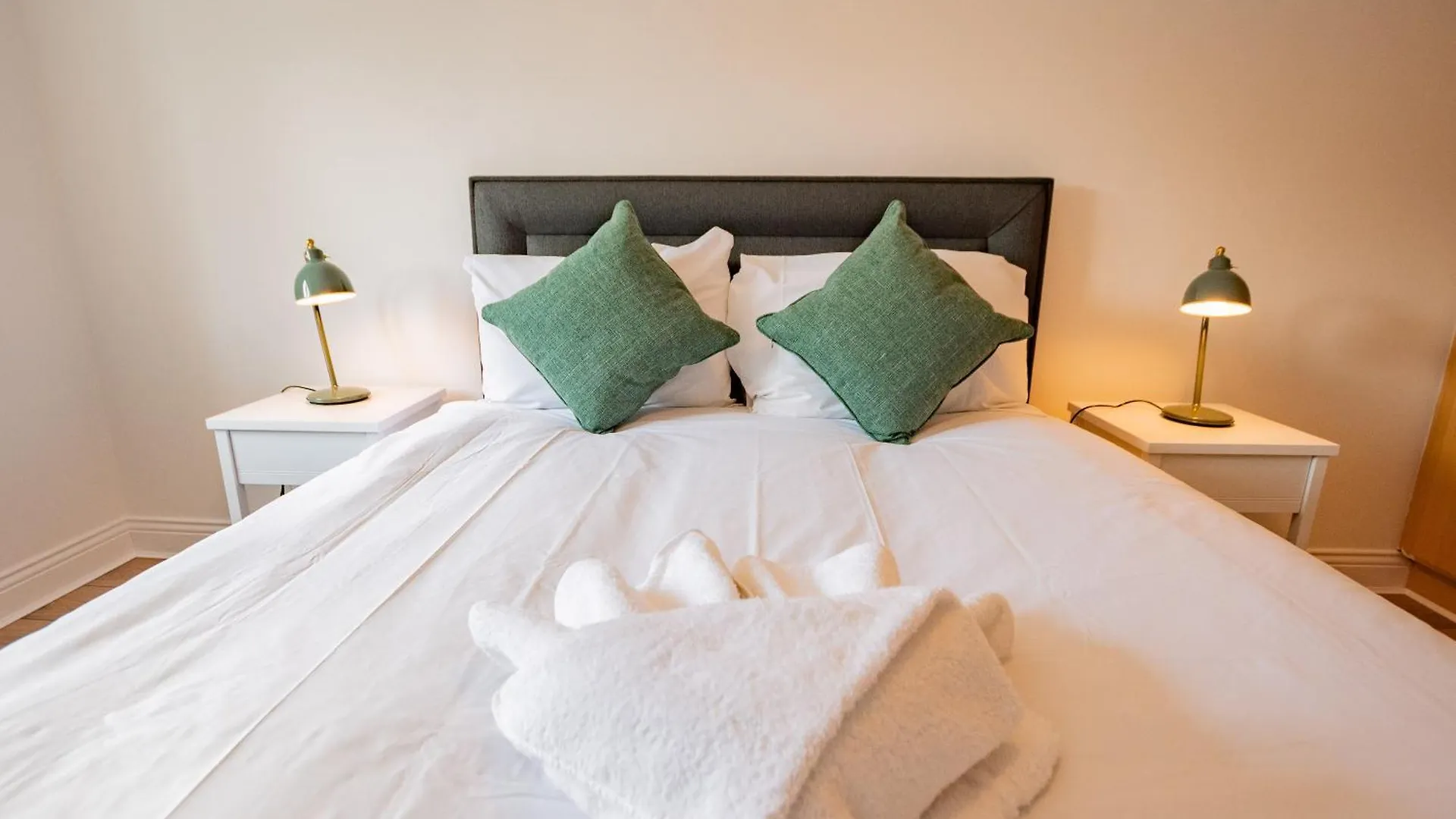 Simply Stunning 3 Bed Apartment With Free Parking Galway 0*,  Irsko