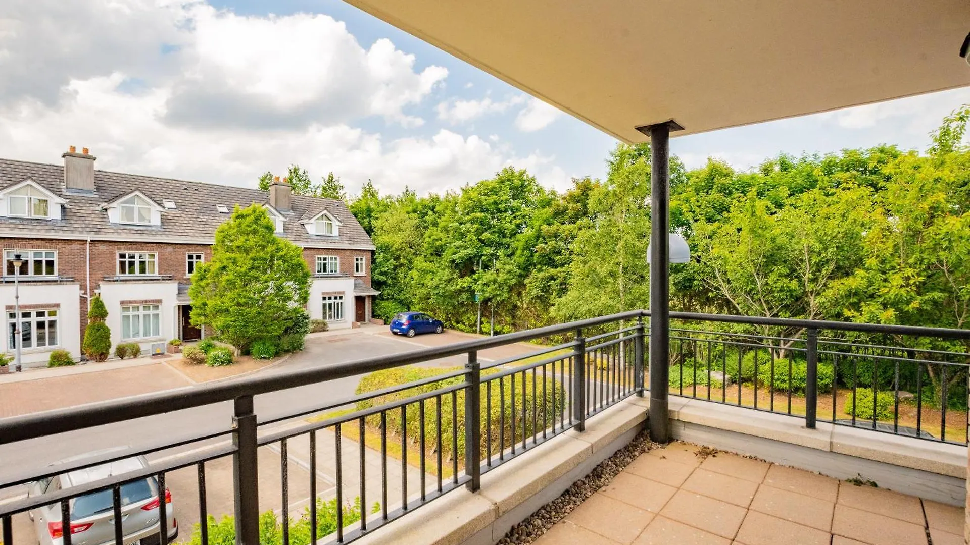 Simply Stunning 3 Bed Apartment With Free Parking Galway Irsko